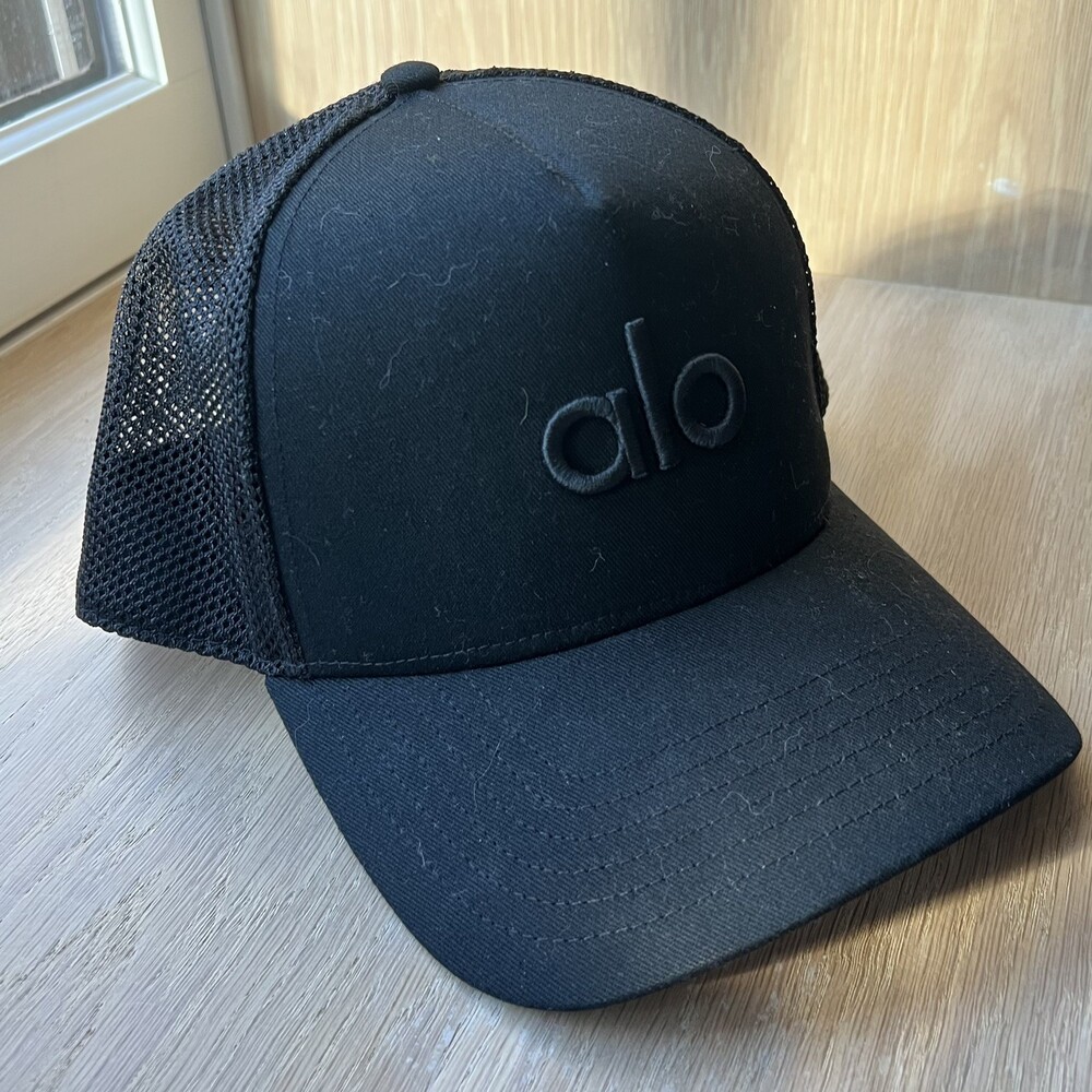 Alo District Trucker Hat Unisex Mesh Black EUC SnapBack Embroidered Adjustable